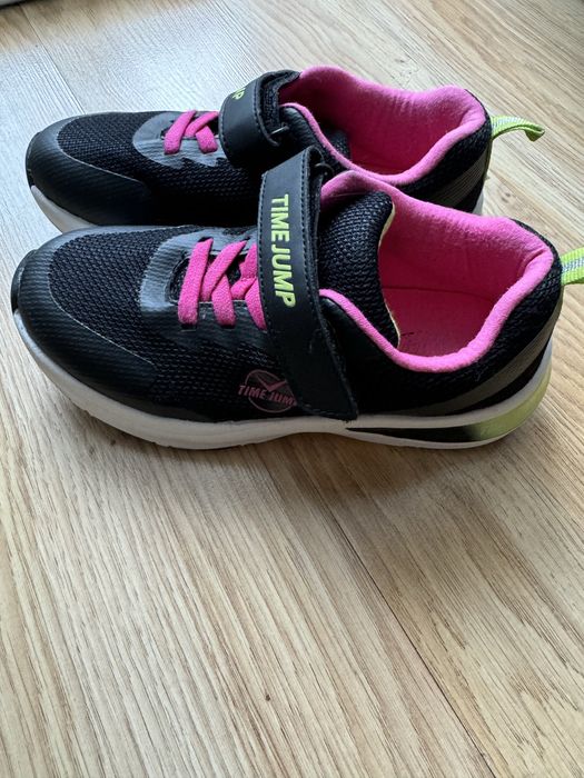 Кроссовки на девочку р.32