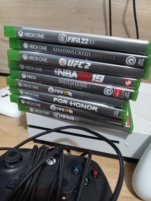 Xbox One S +2 controller + 8 Jocuri + Fc25
