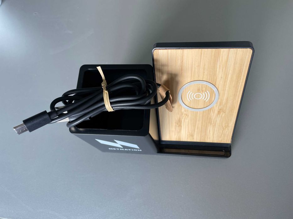 Wireless зарядна станция 10W + USB, с фирмено лого