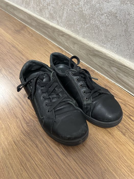 Отдам  туфли школьные на мальчика