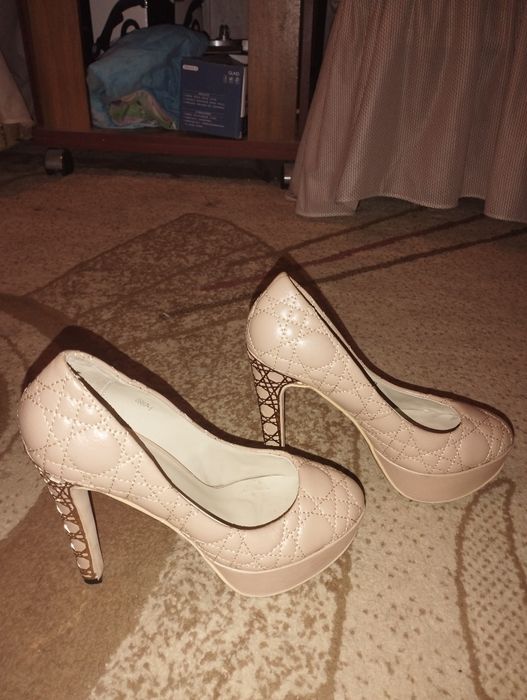 Бежевые Туфли на высоком каблуке