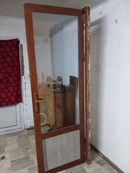 Продам алюминевый дверь