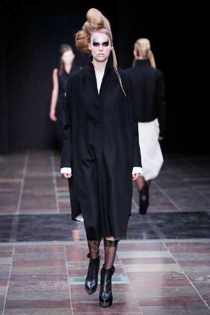 Palton/Mantou avangardist Barbara I Gongini