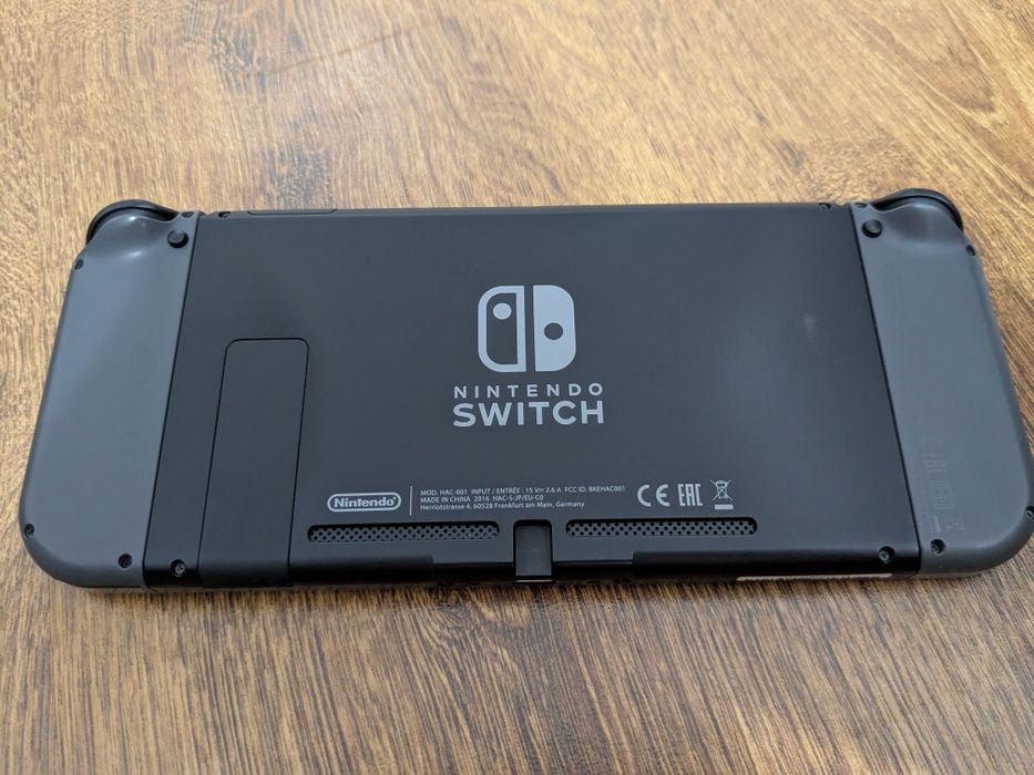 Nintendo Switch MODAT + Pro Controller +  128GB microSD