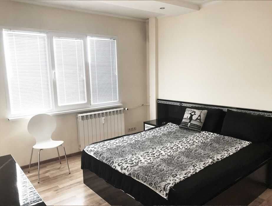 Тристаен апартамент в Дружба 2