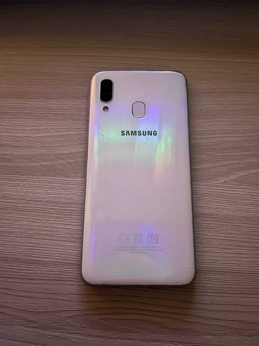 Телефон Samsung Galaxy A40 4/64