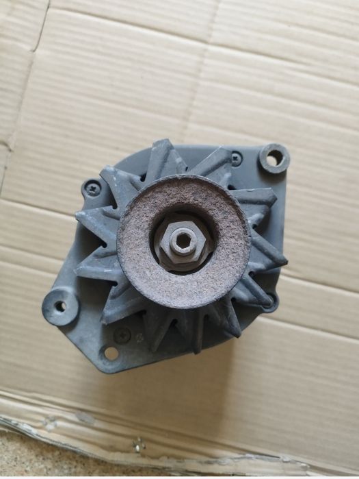 Продается генератор на голь 2 пассат ауди