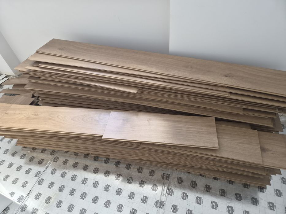 Vand pachet laminat 39 mp, 12mm grosime, 2003x245mm