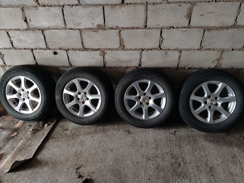 Продам комплект шины.