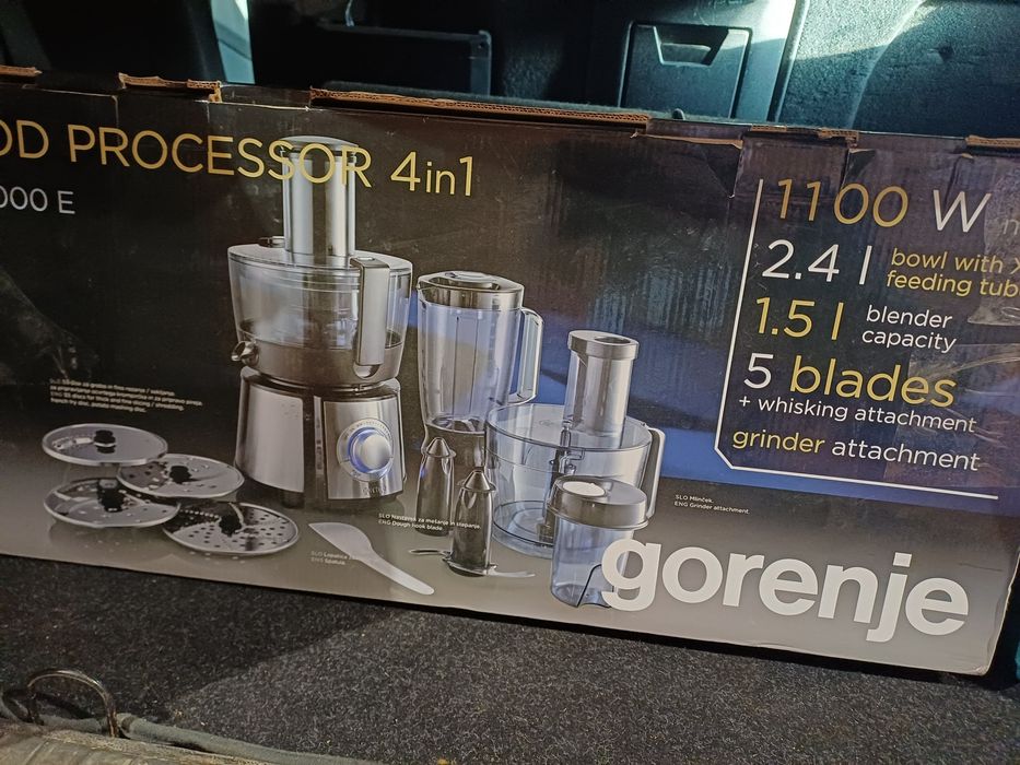 Продавам чисто нов кухненски робот