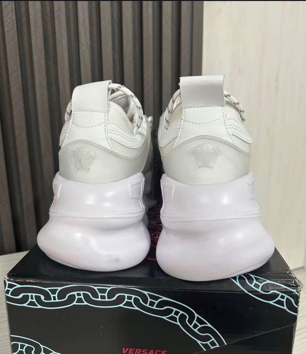 Versace chain reaction