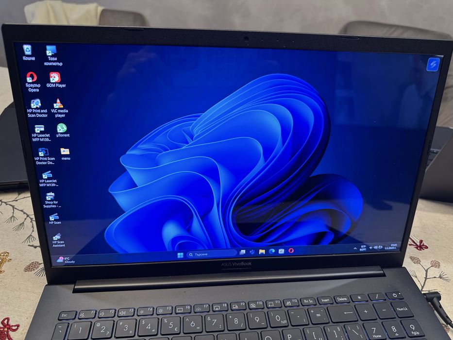 Лаптоп asus vivobook