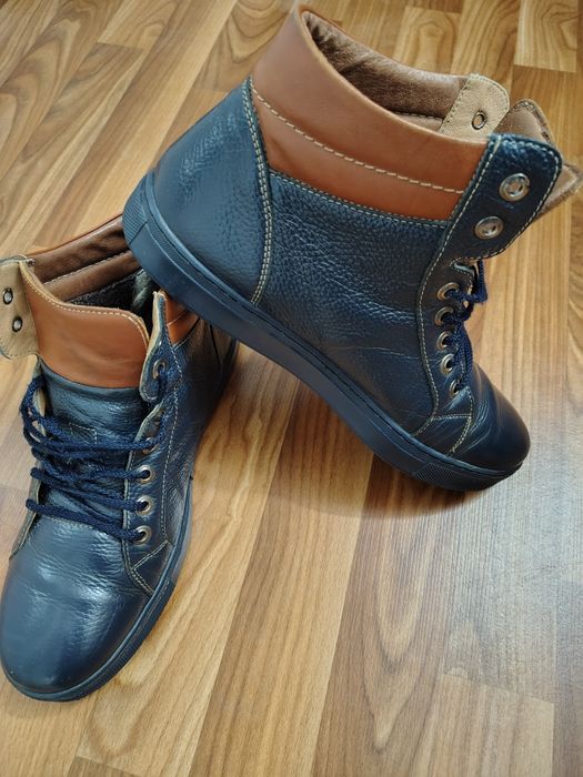 Vând ghete de piele