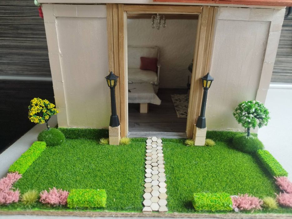 Дървена къща за кукли