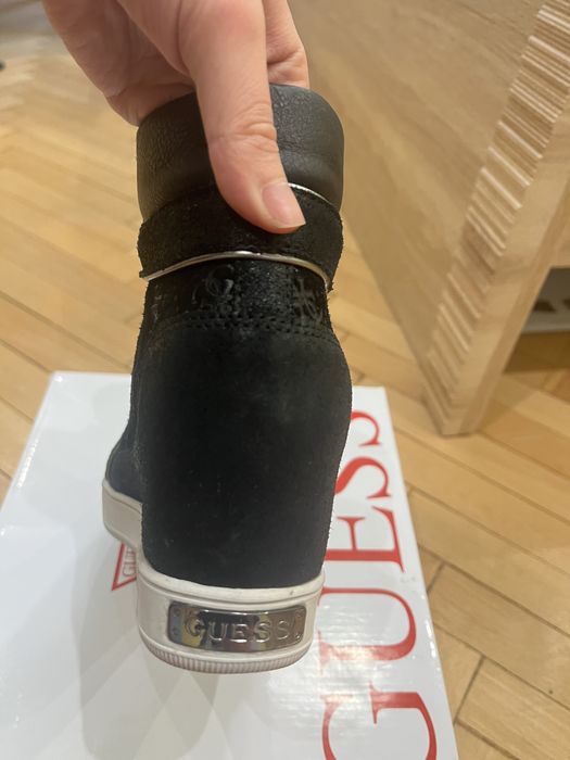 НАМАЛЕНИ НА 100лв. oт 200лв! Guess снийкърси на платформа