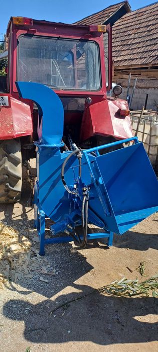 Tocator crengi  dupa tractor fi 120 cu role de tragere material