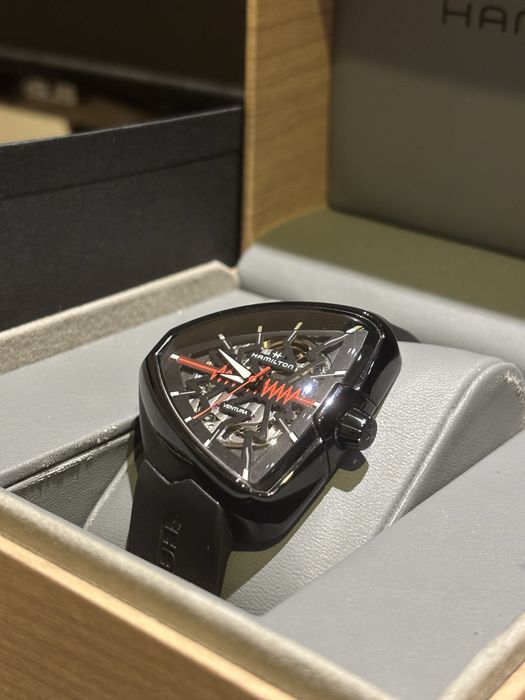 Hamilton Ventura Elvis80 Skeleton