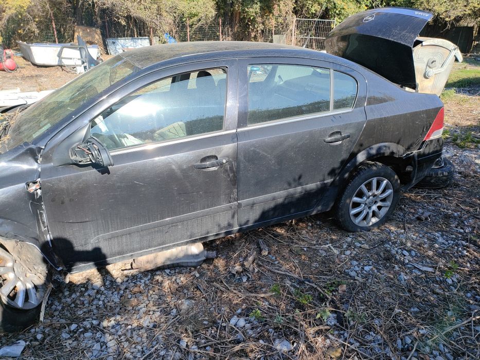 Продавам на части Опел Астра H 1.6i