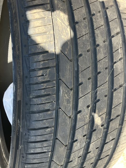 Гуми  Hankook 285/35/22 в отлично състояние