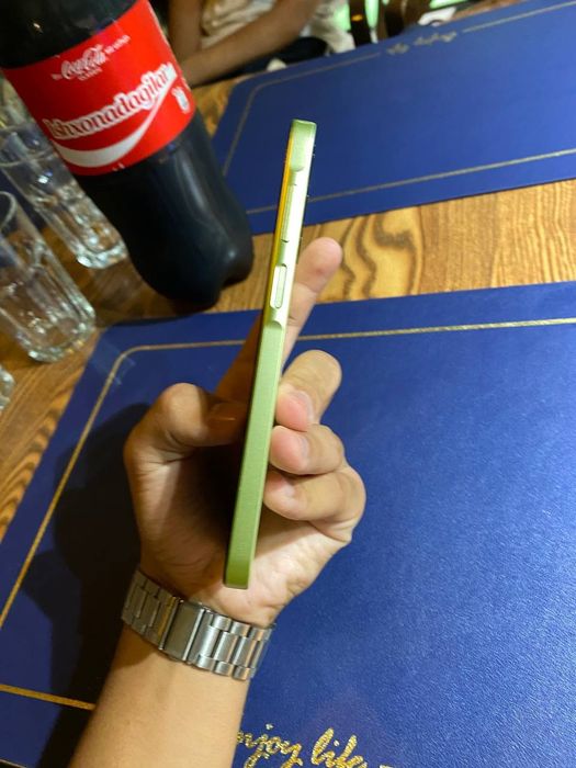 Samsung a 25 5g aybi yoq ideal karobka dakument hamma narsasi bor