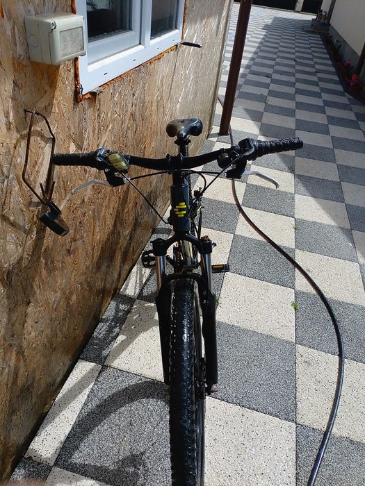 Bicicleta un an vechime na fost folosită mai deloc pentru mai multe detalii sunațimă