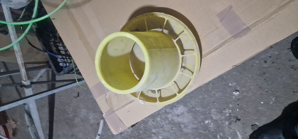 Продам кормушку.