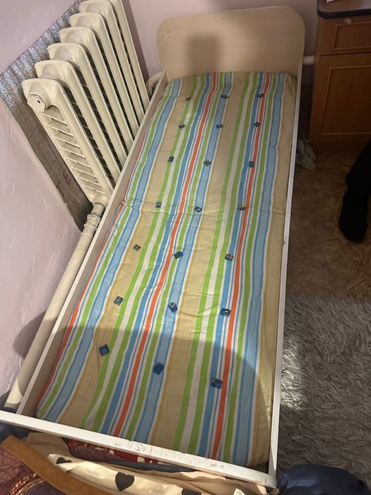 Кровать с матрасом