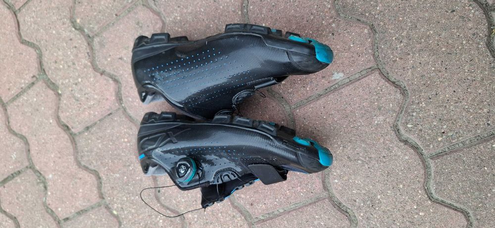 Pantofi ciclism Shimano XC300 & XC7 si Casti Bell Nomad 2 & Keed Kailu