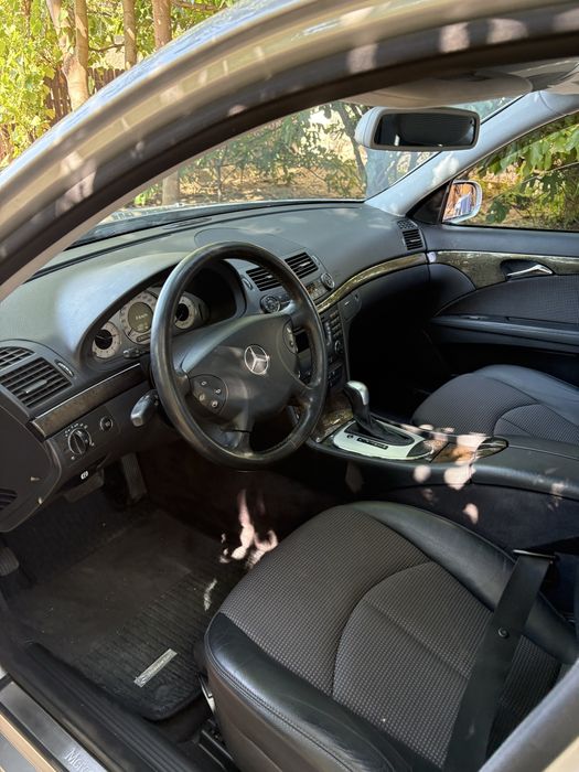 Mercedes 220E един собственик