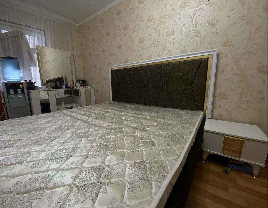 Двуспальная кровать