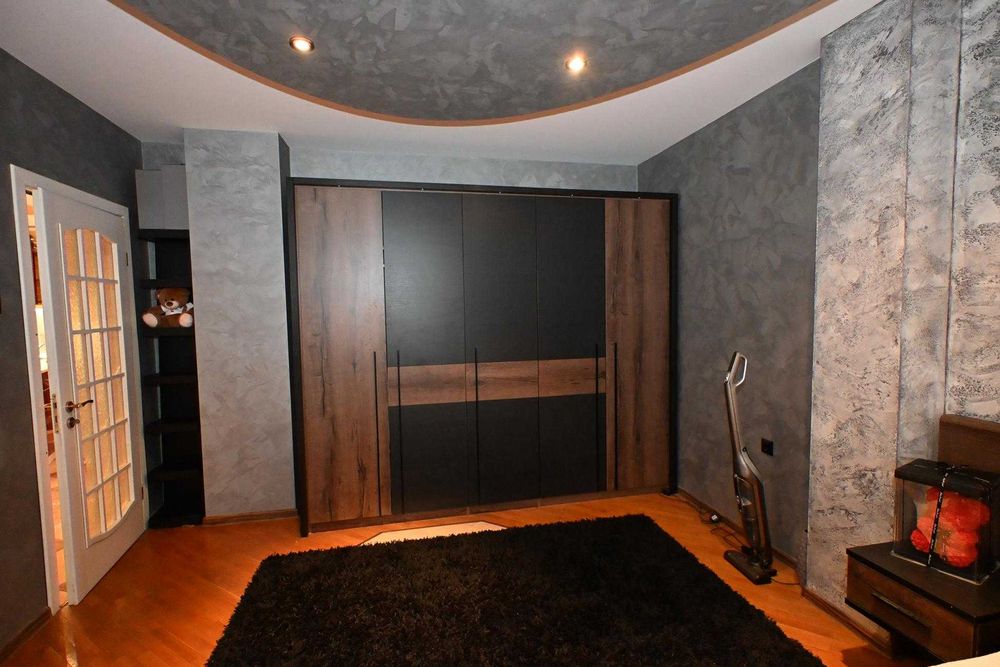 Четиристаен апартамент в гр. Перник център - с ремонт и обзавеждане