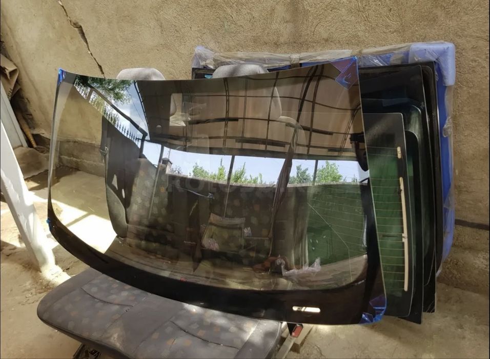 Лобовое стекло Cadillac Escalade