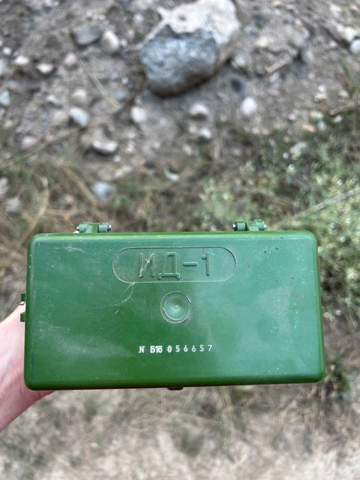 Противогазы и дозиметр