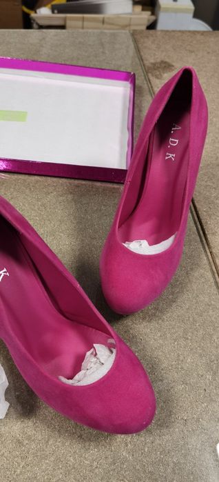 Pantofi sexy cu toc - eleganți - trimit oriunde în tara