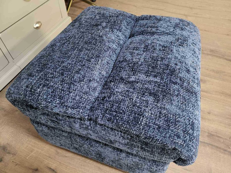 Синя табуретка от плат с функция ракла