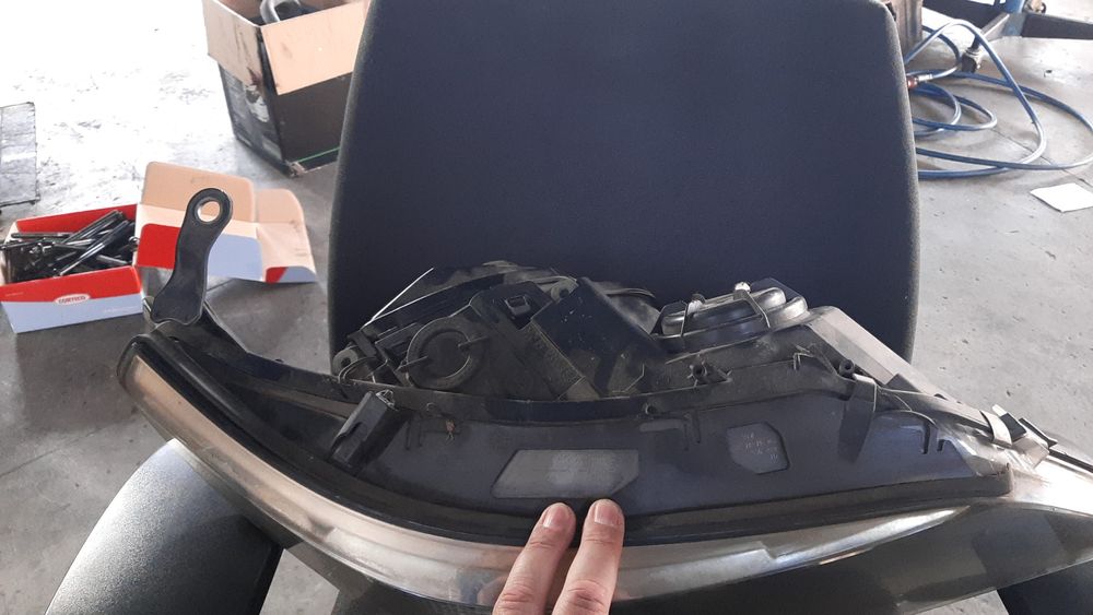 Far dreapta E60 xenon adaptiv europa