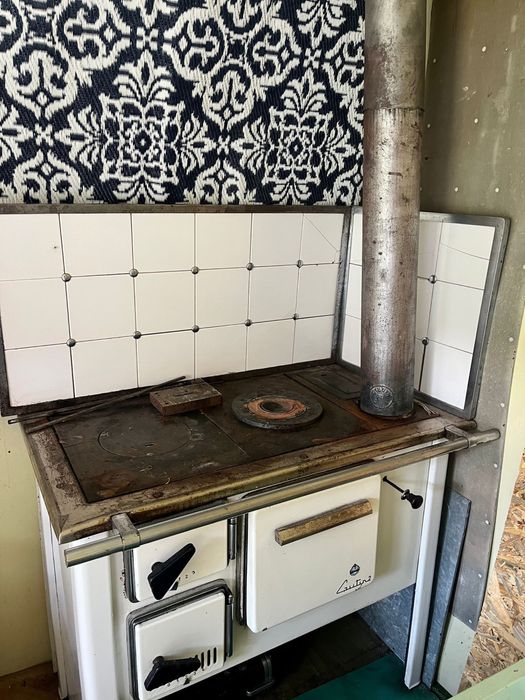 Soba vintage cu plita si cuptor