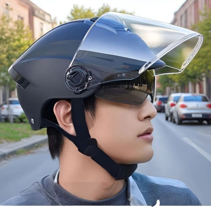Motoshlem. Skuter kaska.