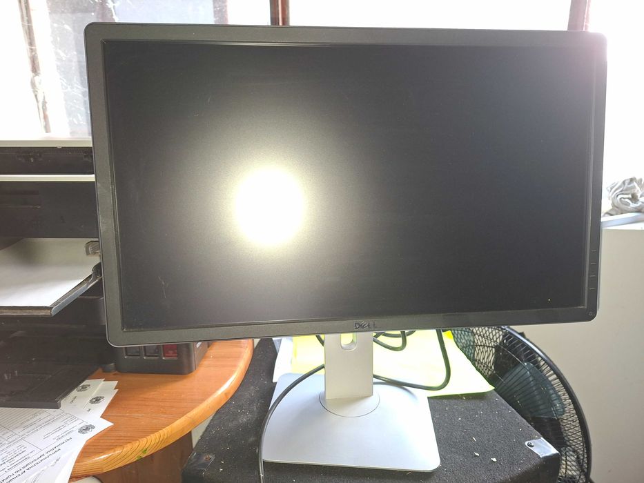 Компютър с монитор