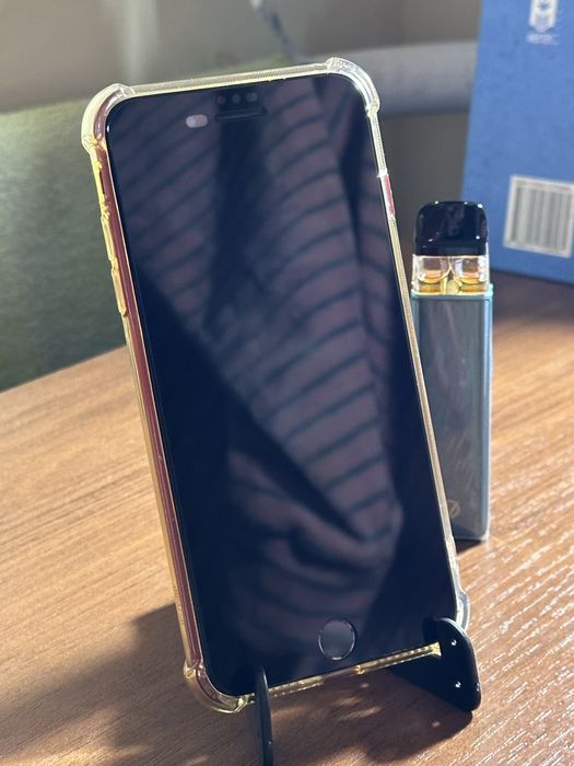 Продам iPhone 8+