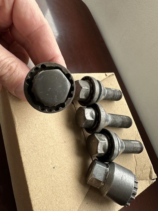 4 Prezoane OEM antifurt + cheie Volvo S90 - 2018