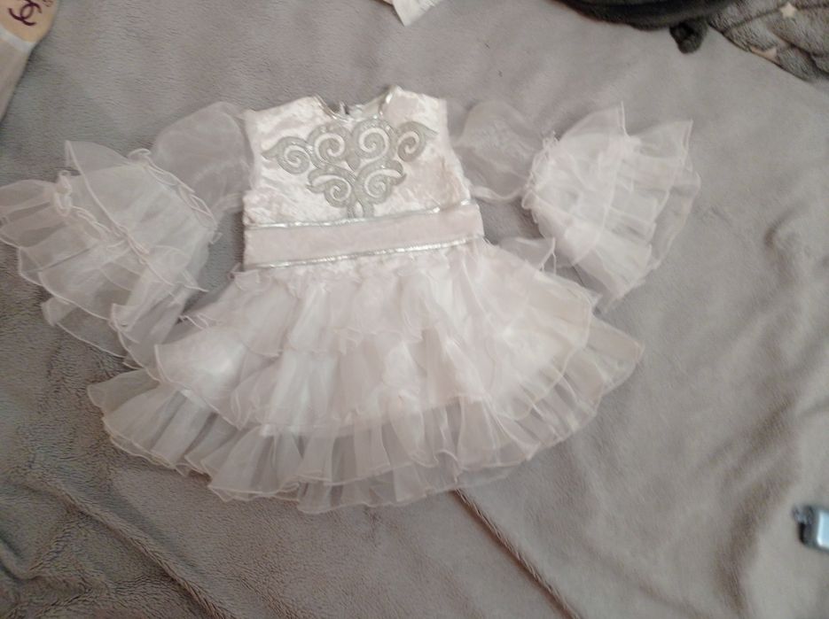 Продам детские платья