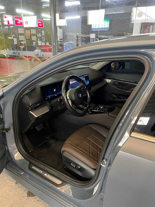 Bmw i5 M sport sotiladi