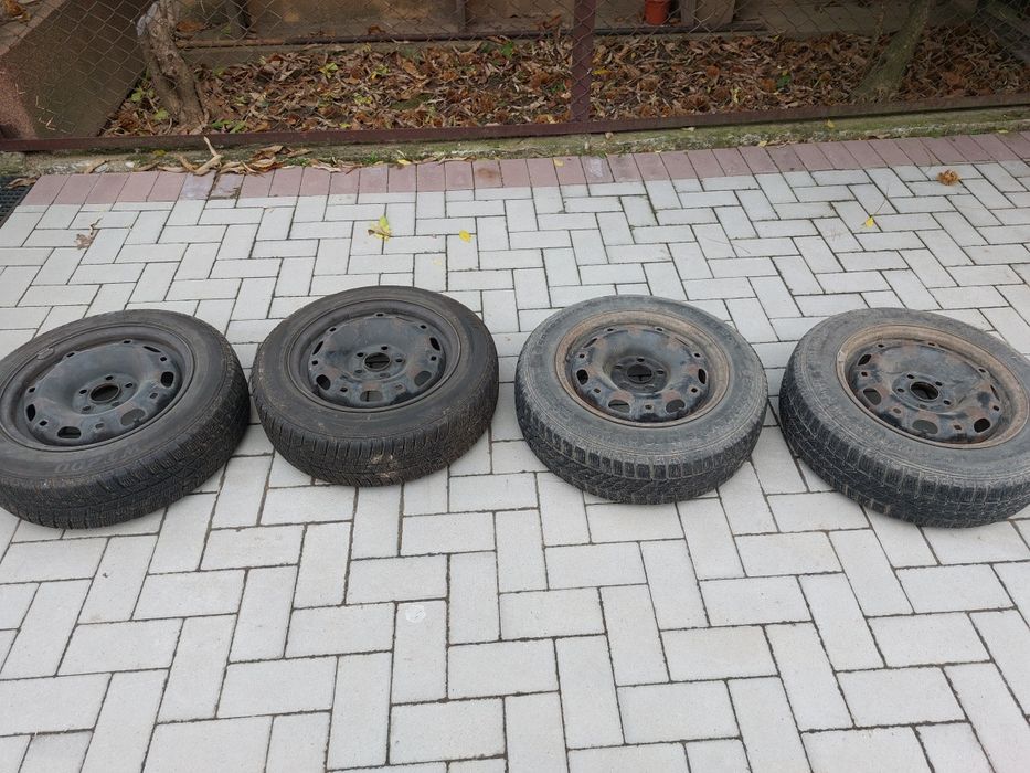Vând 2 seturi de jante