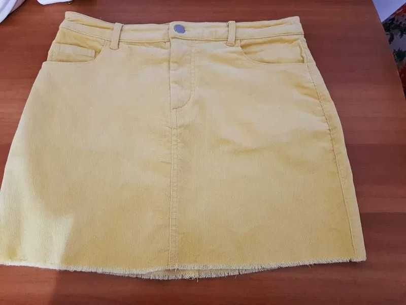 Fusta galbena catifea reiata Forever 21 ,marimea M,ca noua