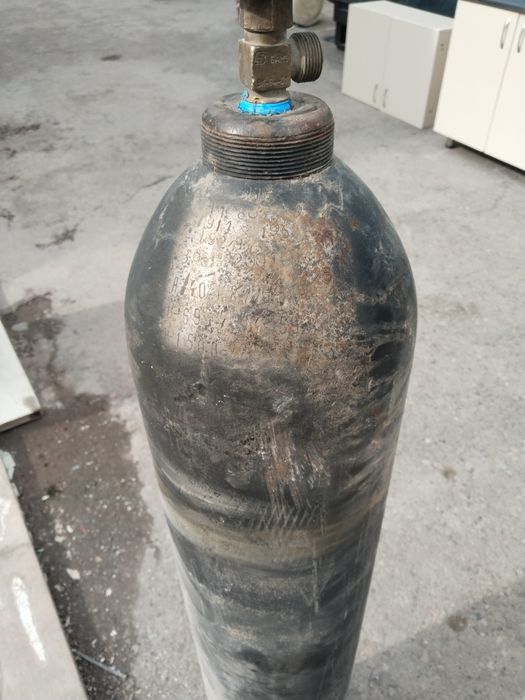 Кислородный баллон сотилади