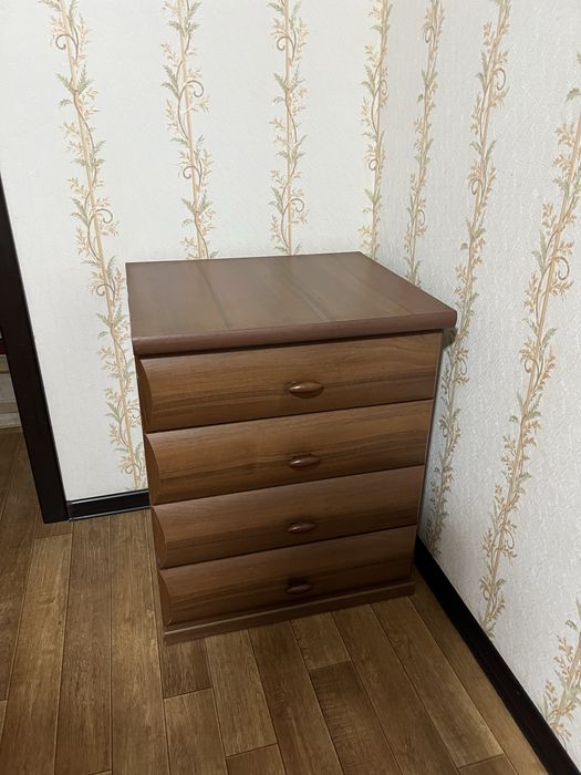 Продаю хорошую тумбочку
