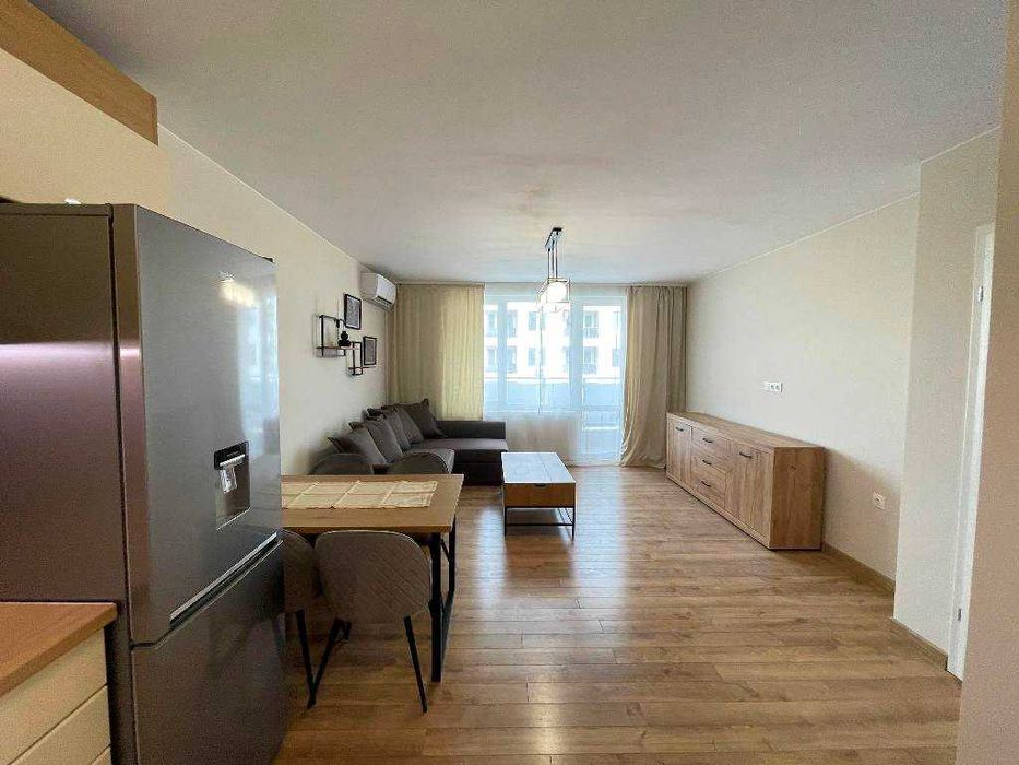 Двустаен обзаведен апартамент с две покрити паркоместа