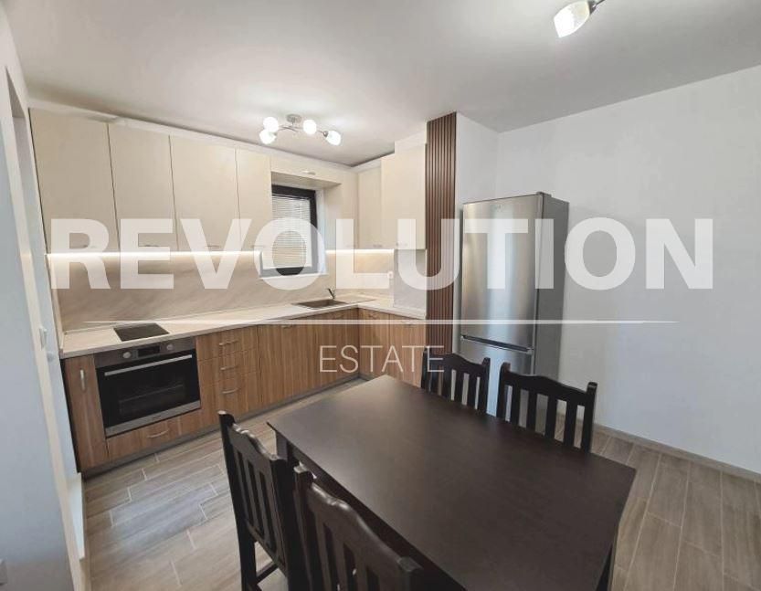 Дава се под наем Двустаен апартамент в Варна, Цветен квартал - 75 кв.м за 600 € - Снимка #2