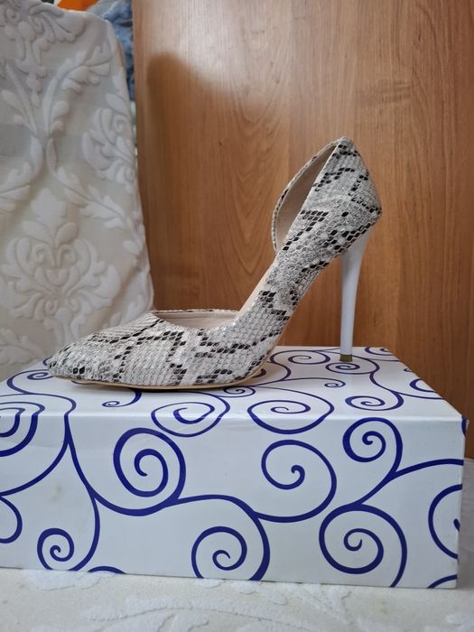 Продам  женские туфли